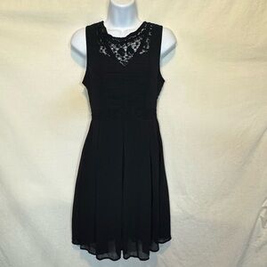 F-106 Nikibiki Black Pleated & Lace Detail Lined Sleeveless MIDI Dress Size‎ S